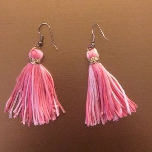 tassel hook earrings NWOT in shades of pink
